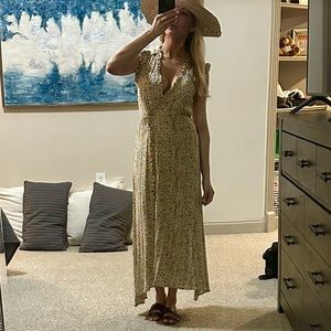 👗 Lightweight Floral Dress!